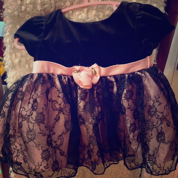 Elegant Infant Formal Velvet Lace Dress - Picture 1 of 3